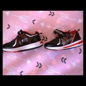 STAR WARS Velcro toddler sneakers size (7)